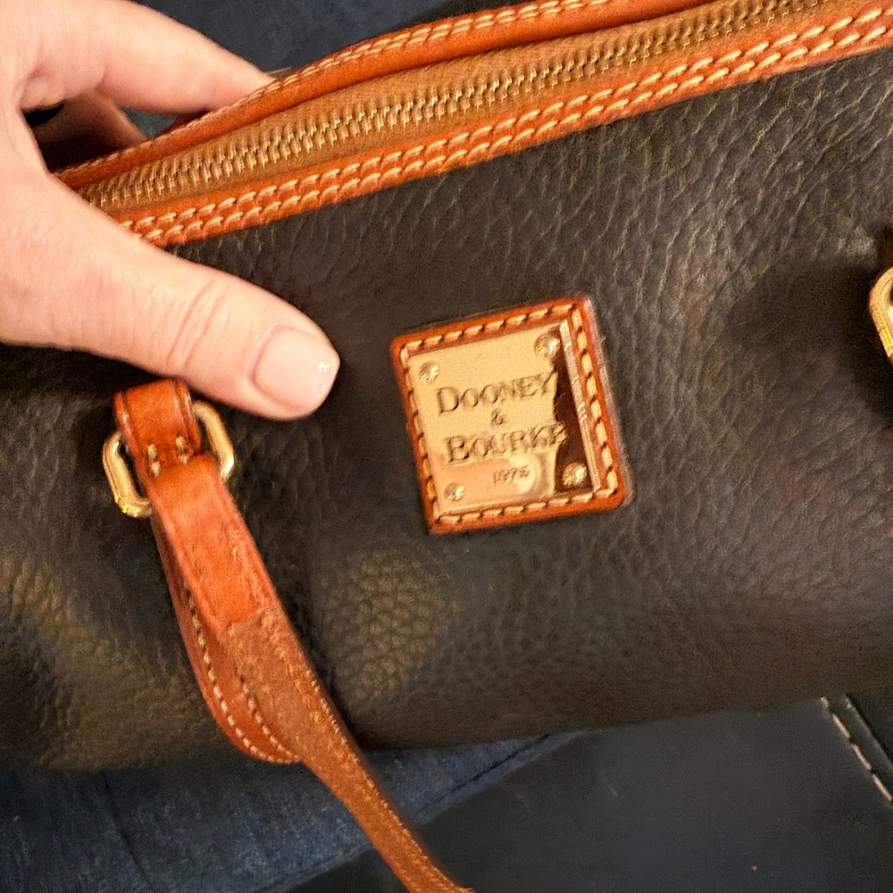 Vintage Dooney & Bourke Pebbled Leather Barrel Bag - Picture 7 of 15